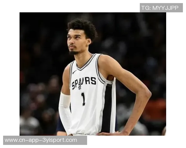 文班亚马夏季训练经历残酷增肌计划收获显著进步与成长